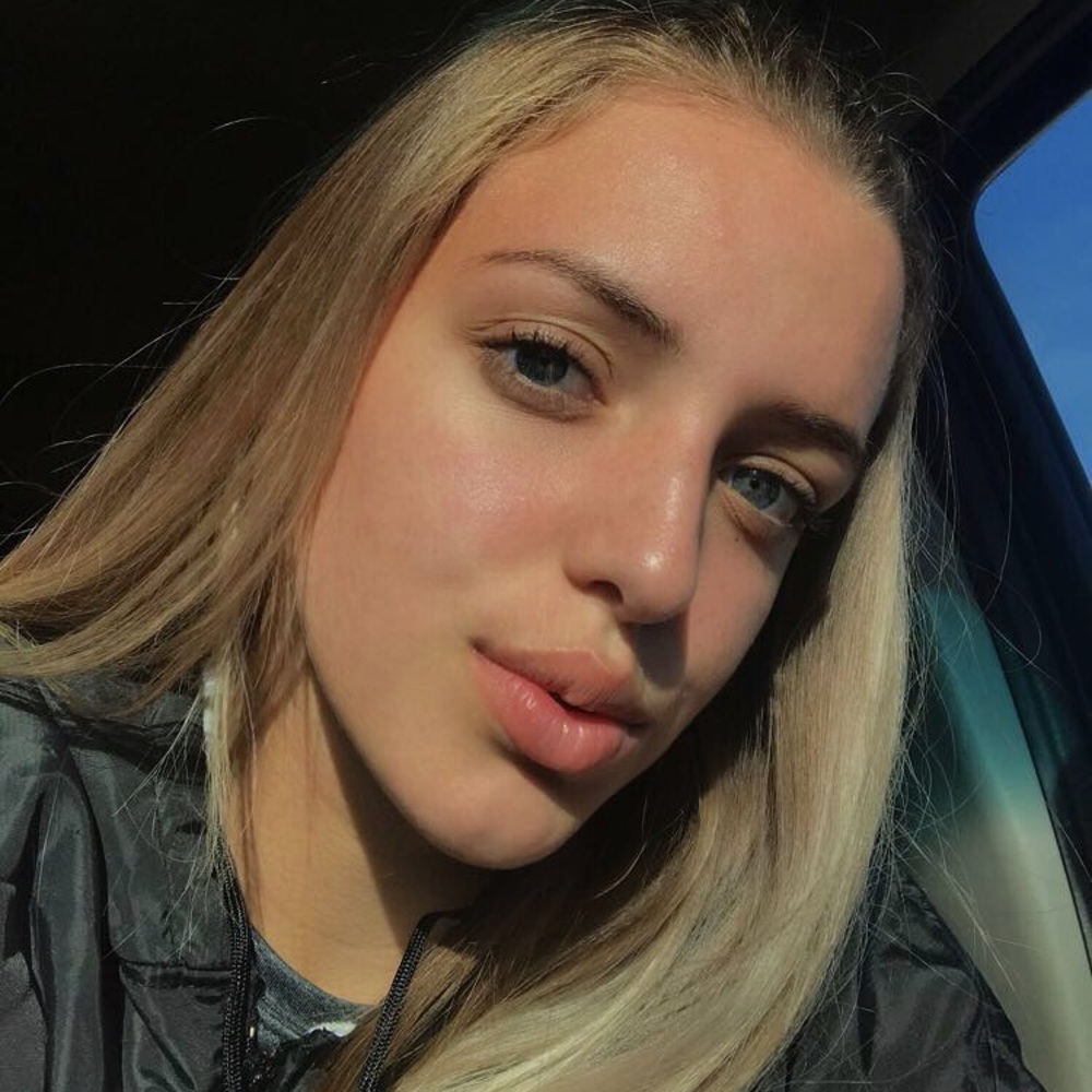 Meet your Posher, Ella